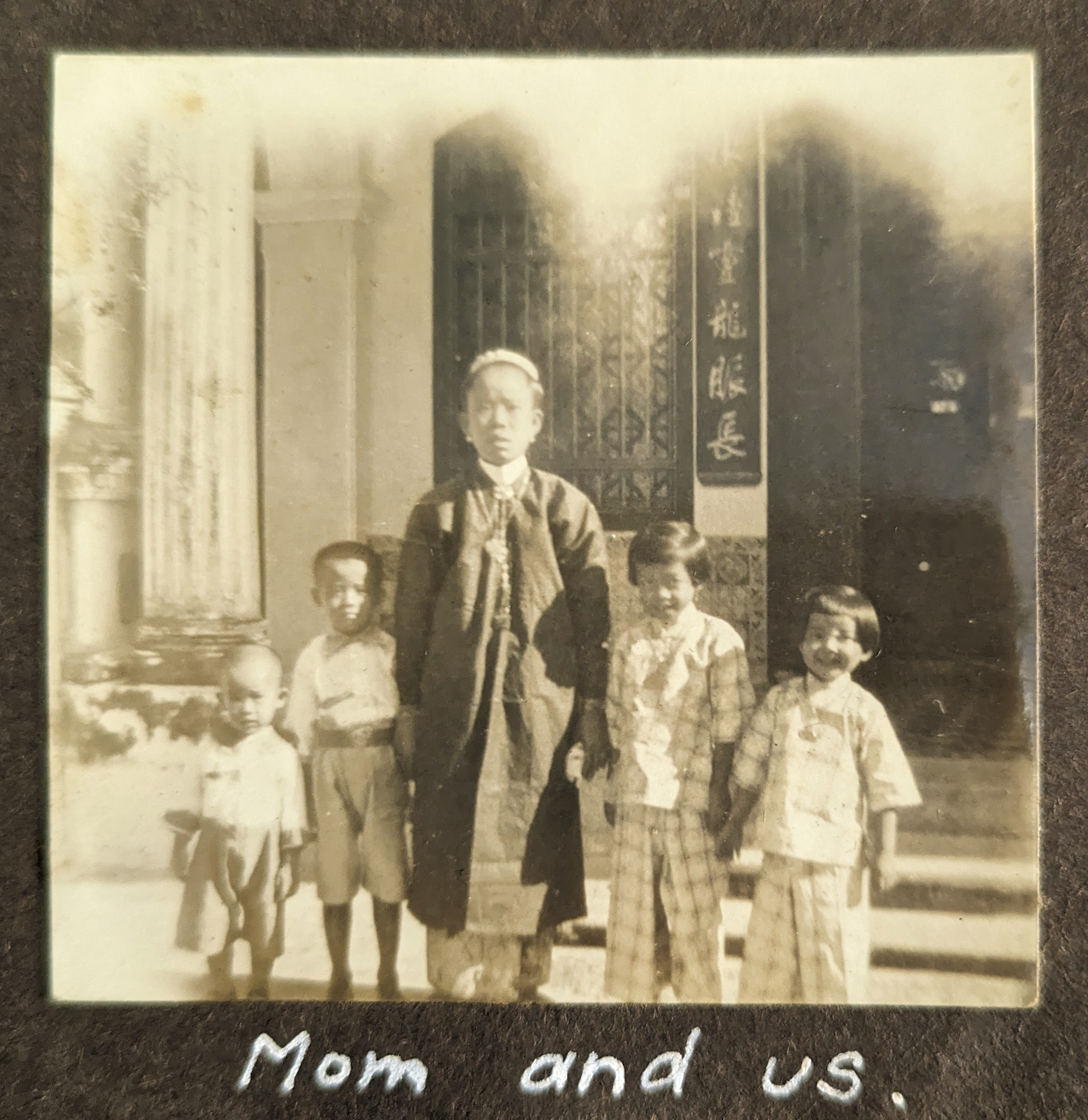 0115 Ah Mah and children skew, smt fx cr copy c 1932